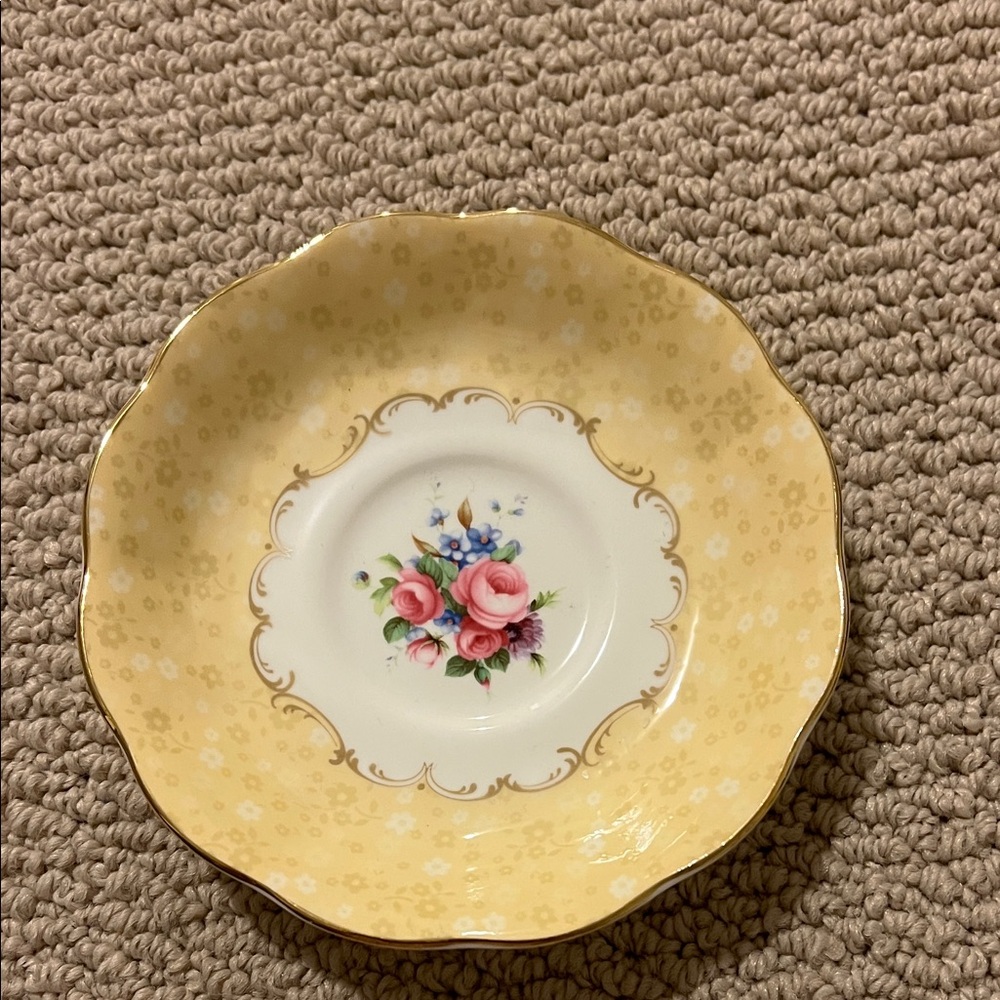 NWOT Royal Albert 1990’s bouquet tea saucer